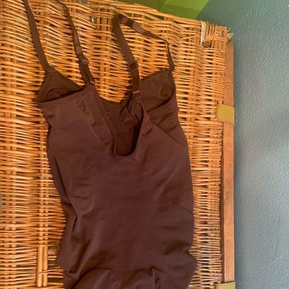 NWT Skims Sculpting Bodysuit with Snap in Cocoa - Picture 3 of 12